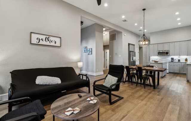 rental at 112 Hill St in San Antonio, TX — photo 3