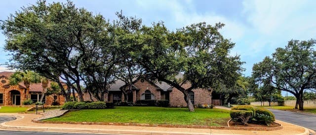4-bedroom rental at 13407 Heights Hall in San Antonio, TX — photo 1