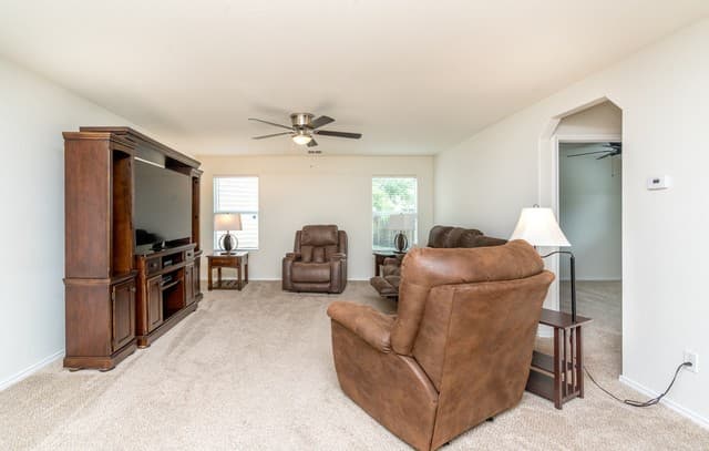 3-bedroom rental at 9003 Inland Lake in San Antonio, TX — photo 1