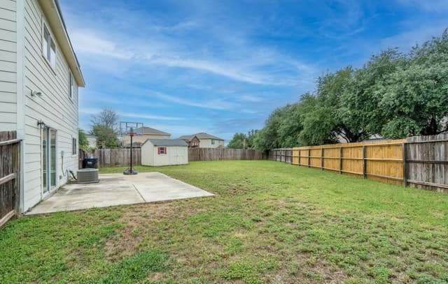 3-bedroom rental at 9003 Inland Lake in San Antonio, TX — photo 2