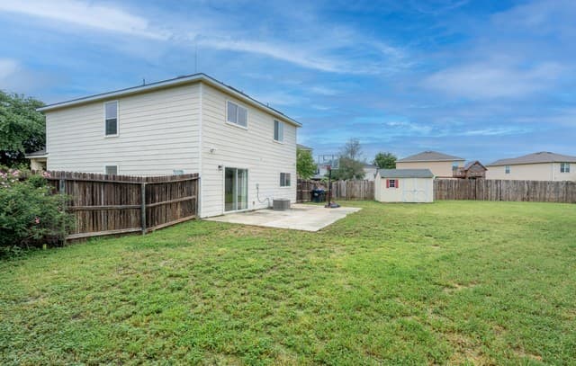 3-bedroom rental at 9003 Inland Lake in San Antonio, TX — photo 3