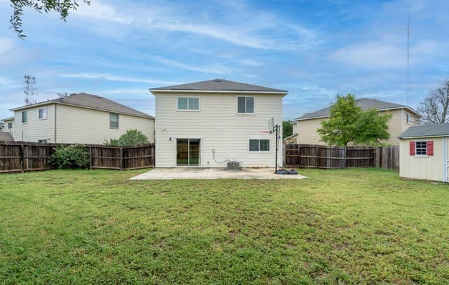 3-bedroom rental at 9003 Inland Lake in San Antonio, TX — photo 4