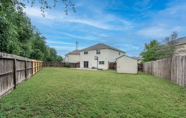 3-bedroom rental at 9003 Inland Lake in San Antonio, TX — photo 5