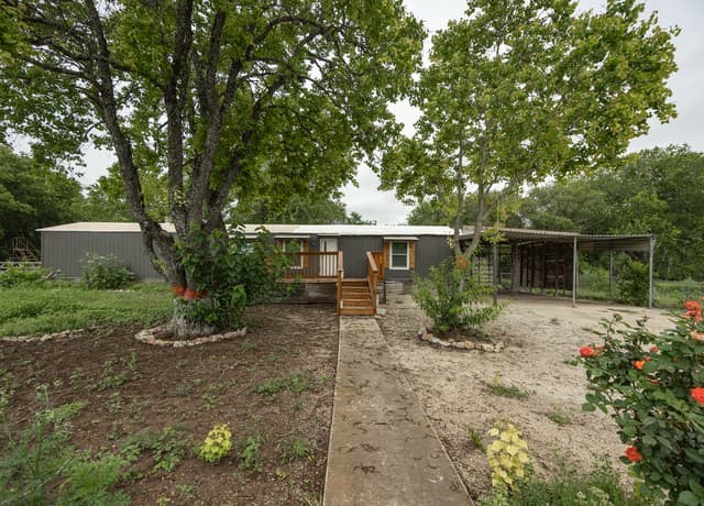 3-bedroom rental at 10323 Hillbrook Rd in Schertz, TX — photo 2