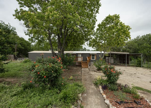 3-bedroom rental at 10323 Hillbrook Rd in Schertz, TX — photo 3