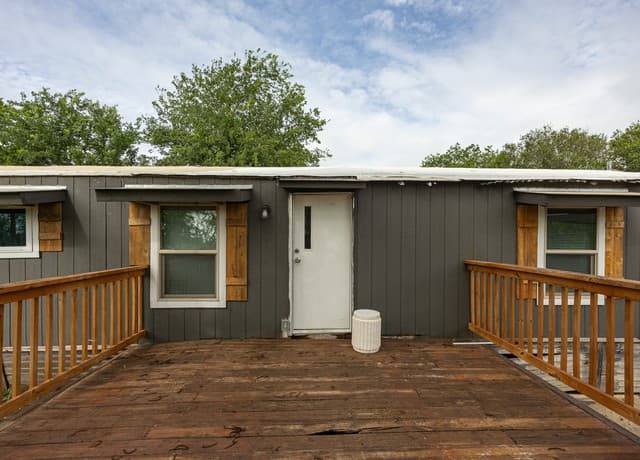 3-bedroom rental at 10323 Hillbrook Rd in Schertz, TX — photo 4