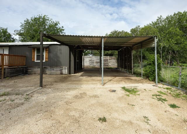 3-bedroom rental at 10323 Hillbrook Rd in Schertz, TX — photo 5