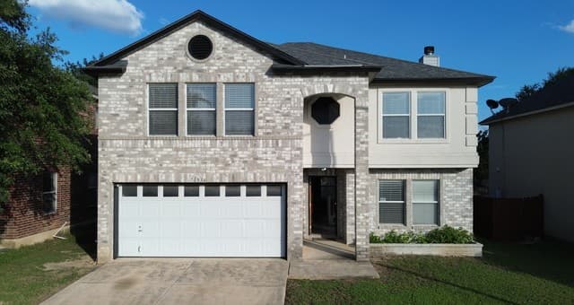 4-bedroom rental at 18534 Taylore Run in San Antonio, TX — photo 1