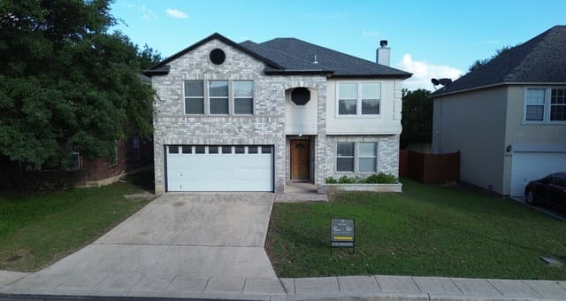 4-bedroom rental at 18534 Taylore Run in San Antonio, TX — photo 2