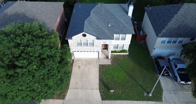 4-bedroom rental at 18534 Taylore Run in San Antonio, TX — photo 3