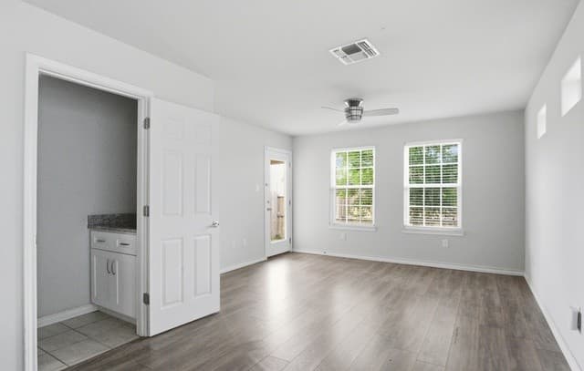 3-bedroom rental at 6714 Utopia Hts in San Antonio, TX — photo 3
