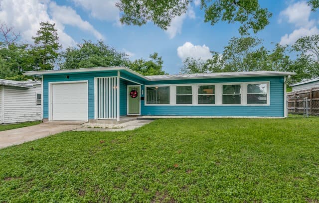 3-bedroom rental at 251 Pilgrim Dr in San Antonio, TX — photo 2