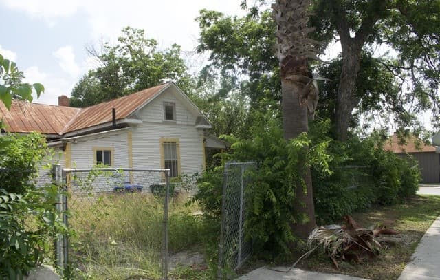 1-bedroom rental at 601 N Chupaderas in San Antonio, TX — photo 1