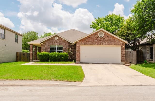 3-bedroom rental at 10510 Bluegrass Pond in San Antonio, TX — photo 1