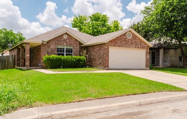 3-bedroom rental at 10510 Bluegrass Pond in San Antonio, TX — photo 2