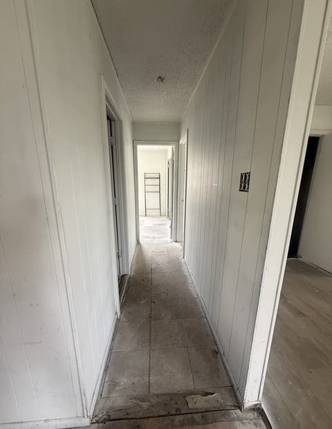 2-bedroom rental at 1025 Bowen St in Pleasanton, TX — photo 4