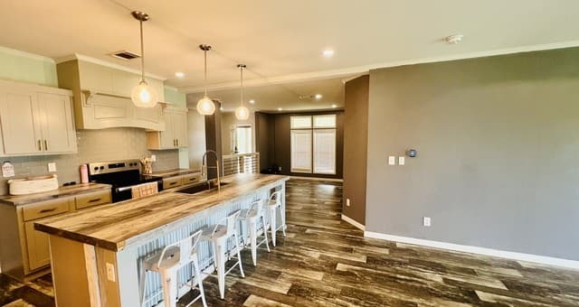 4-bedroom rental at 153 May Rd in Pleasanton, TX — photo 2