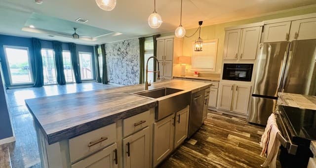 4-bedroom rental at 153 May Rd in Pleasanton, TX — photo 3