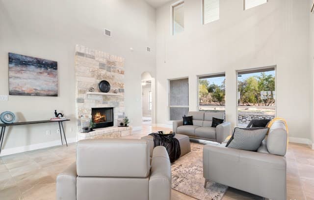 5-bedroom rental at 797 Lilly Blf in Castroville, TX — photo 5