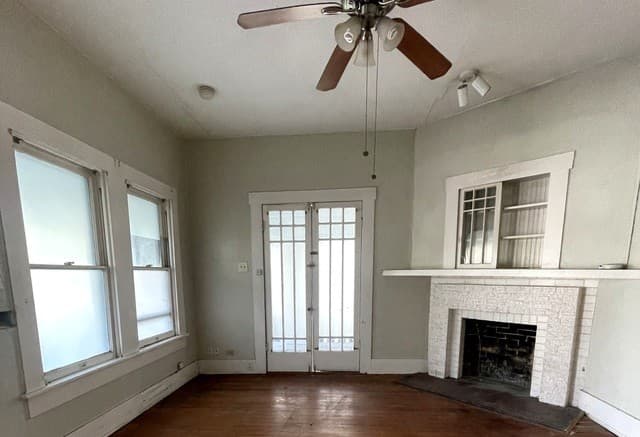2-bedroom rental at 210 Florida St in San Antonio, TX — photo 3