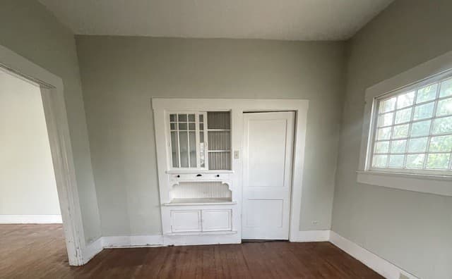 2-bedroom rental at 210 Florida St in San Antonio, TX — photo 4