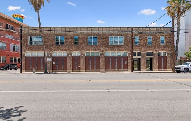 3-bedroom rental at 1339 S Flores Unit 203 in San Antonio, TX — photo 3