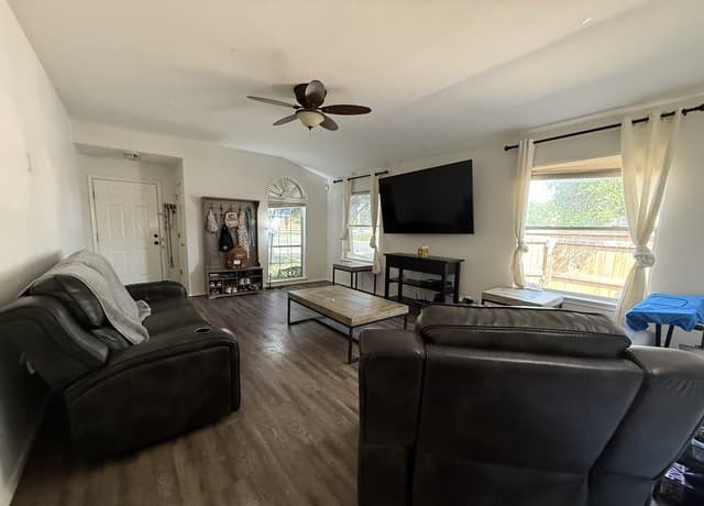 3-bedroom rental at 10602 Appaloosa Bay in San Antonio, TX — photo 3