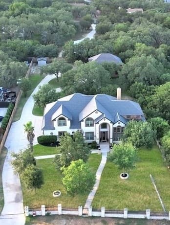 5-bedroom rental at 3861 Menger in San Antonio, TX — photo 4