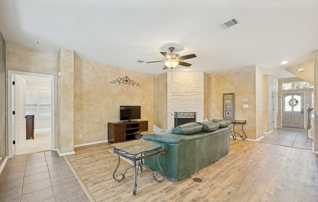 4-bedroom rental at 4501 Ridge Peak Dr in Schertz, TX — photo 4