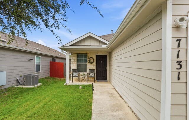 3-bedroom rental at 7131 Cozy Run in San Antonio, TX — photo 2