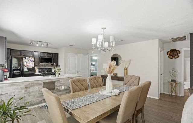 3-bedroom rental at 7131 Cozy Run in San Antonio, TX — photo 5