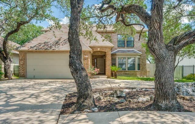 4-bedroom rental at 2214 Stallion Run in San Antonio, TX — photo 2