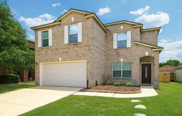 4-bedroom rental at 7718 Cavern Hill in San Antonio, TX — photo 2