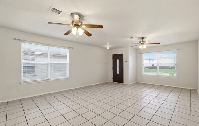 4-bedroom rental at 7718 Cavern Hill in San Antonio, TX — photo 3