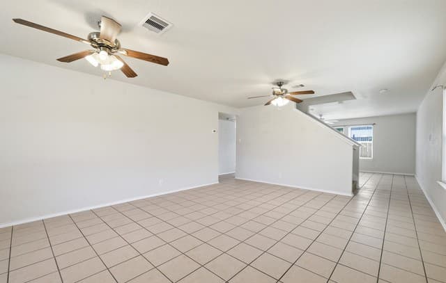 4-bedroom rental at 7718 Cavern Hill in San Antonio, TX — photo 5