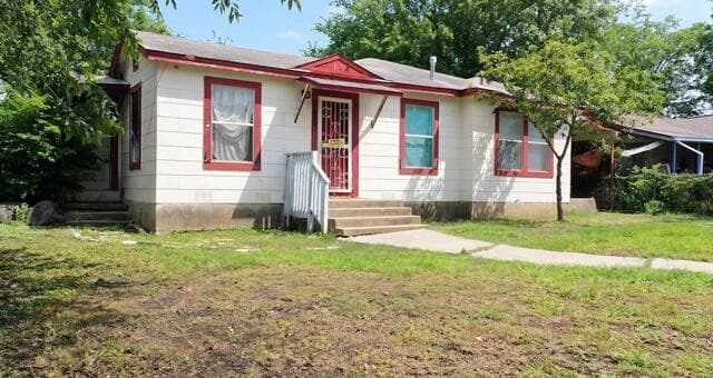 3-bedroom rental at 806 Tulane Dr in San Antonio, TX — photo 3