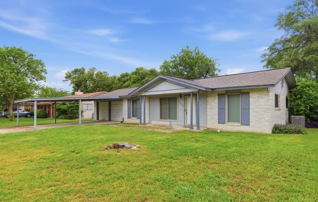 3-bedroom rental at 5039 Round Table Dr in San Antonio, TX — photo 2