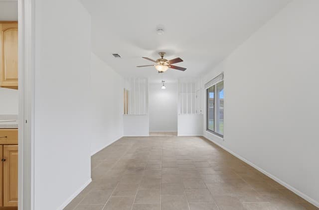 3-bedroom rental at 5039 Round Table Dr in San Antonio, TX — photo 5