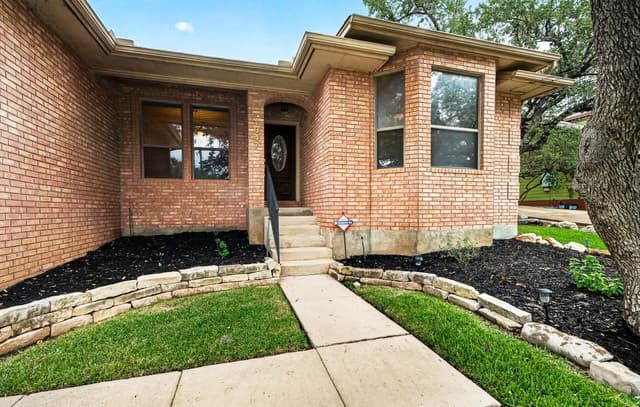 4-bedroom rental at 1847 Mountjoy in San Antonio, TX — photo 3