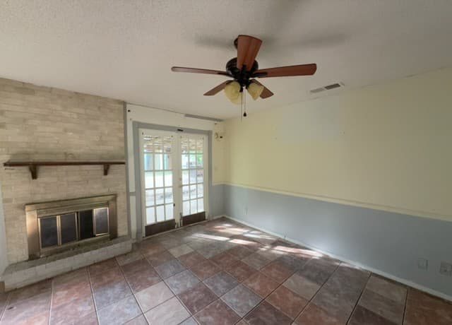 3-bedroom rental at 7011 Wildfern St in Leon Valley, TX — photo 2