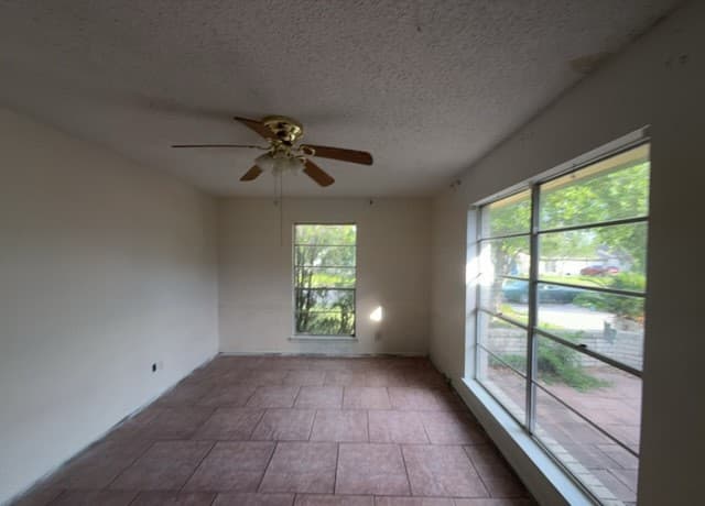 3-bedroom rental at 7011 Wildfern St in Leon Valley, TX — photo 4