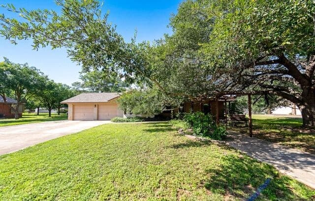4-bedroom rental at 119 Village Path in Castroville, TX — photo 2