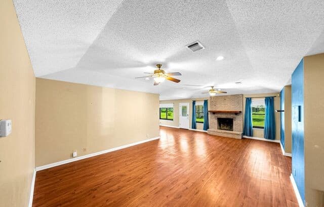 4-bedroom rental at 119 Village Path in Castroville, TX — photo 5