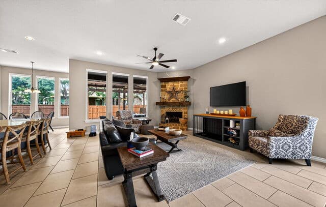 4-bedroom rental at 7635 Digges in San Antonio, TX — photo 4