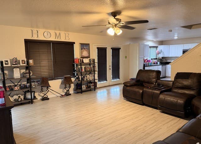 5-bedroom rental at 7311 Monte Seco in San Antonio, TX — photo 3
