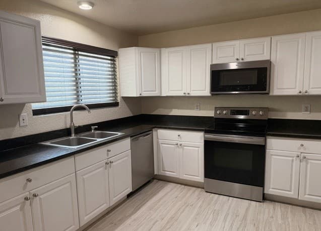 5-bedroom rental at 7311 Monte Seco in San Antonio, TX — photo 4