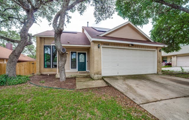 3-bedroom rental at 8922 Silent Cross in San Antonio, TX — photo 1