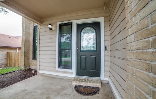 3-bedroom rental at 8922 Silent Cross in San Antonio, TX — photo 3