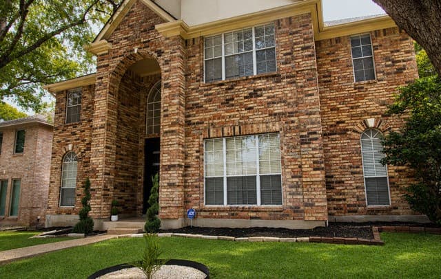 5-bedroom rental at 1145 Mesa Blanca in San Antonio, TX — photo 2