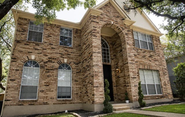 5-bedroom rental at 1145 Mesa Blanca in San Antonio, TX — photo 3